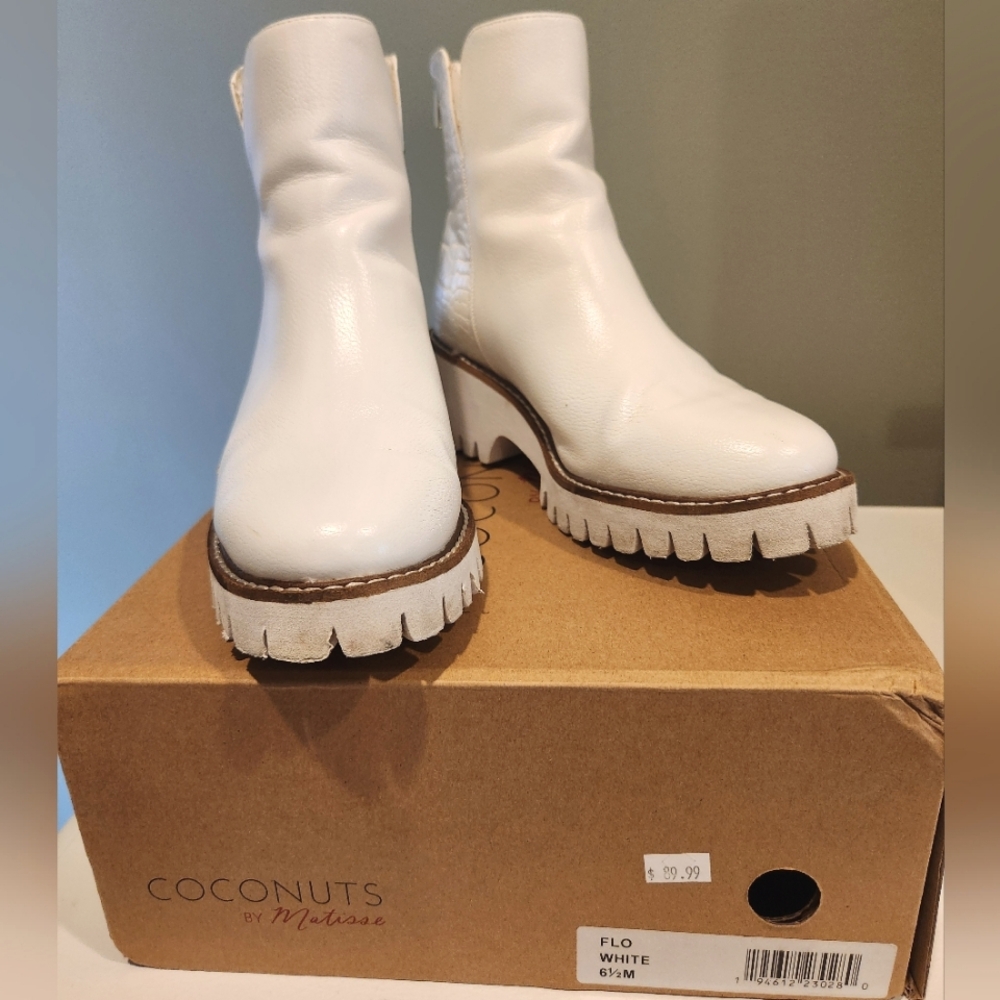 WHITE LEATHER BOOTS | COCONUTS by MATISSE size 6.5